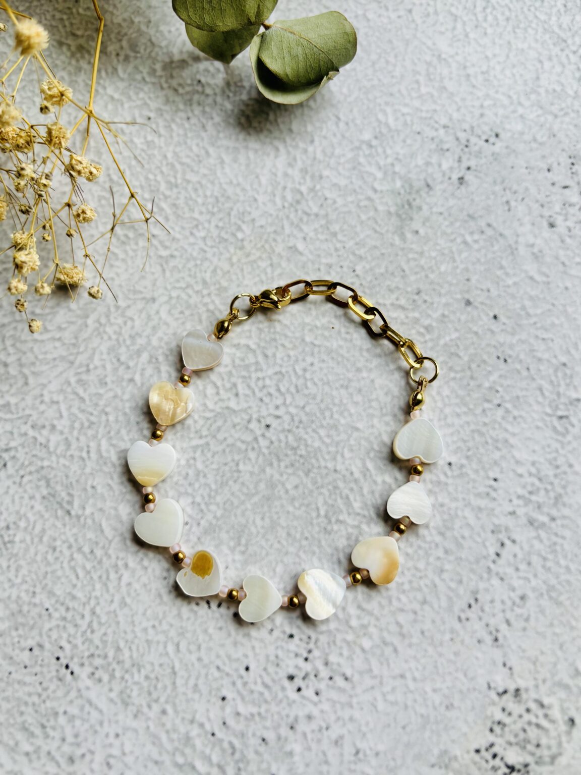 Hartjes armband van zoetwaterschelp