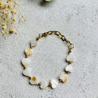 Hartjes armband van zoetwaterschelp