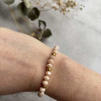 Zacht (zalm)roze armband